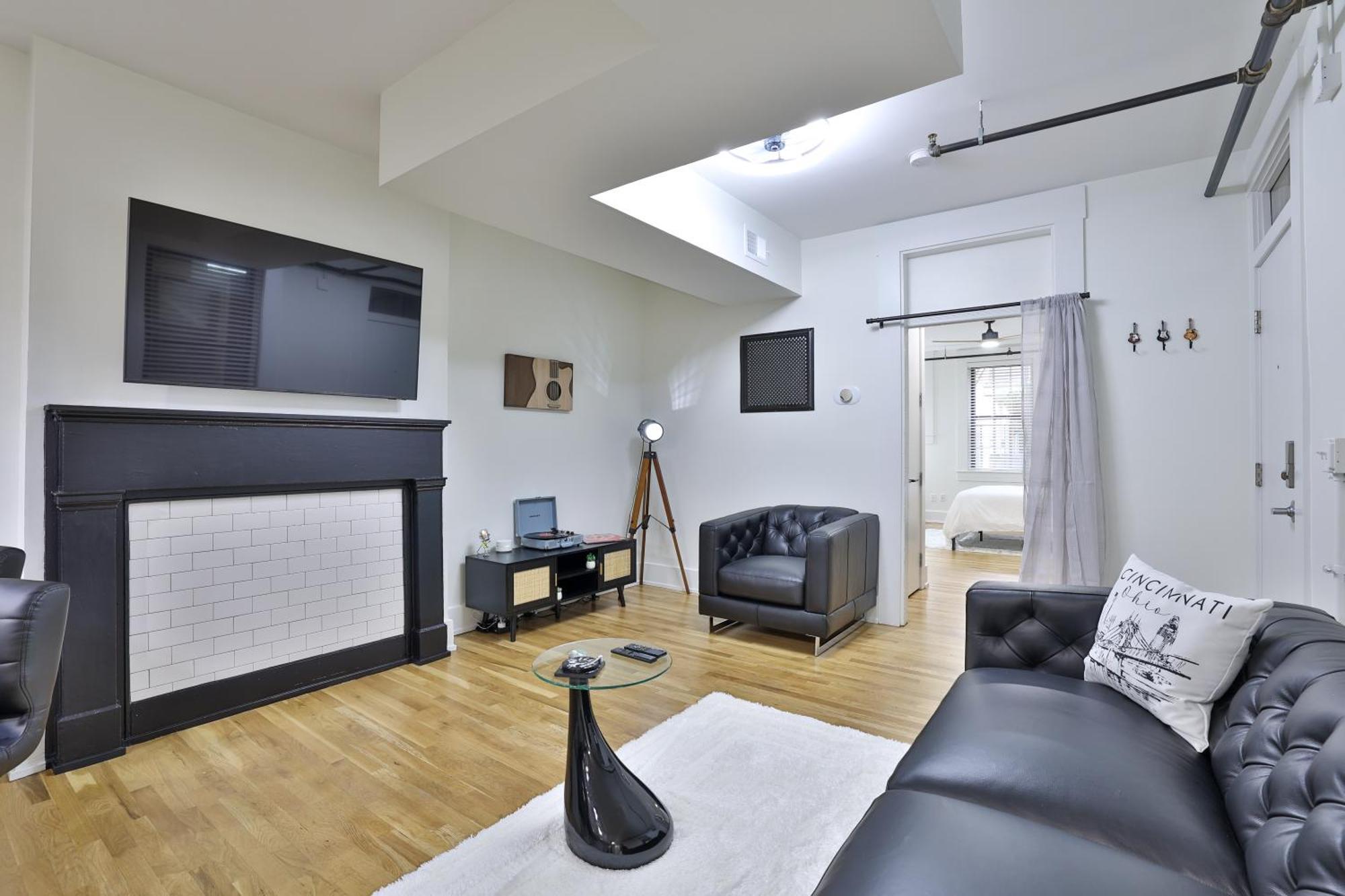 New Urbanminimalist Condo In Otr With Parking Cincinnati Exterior photo